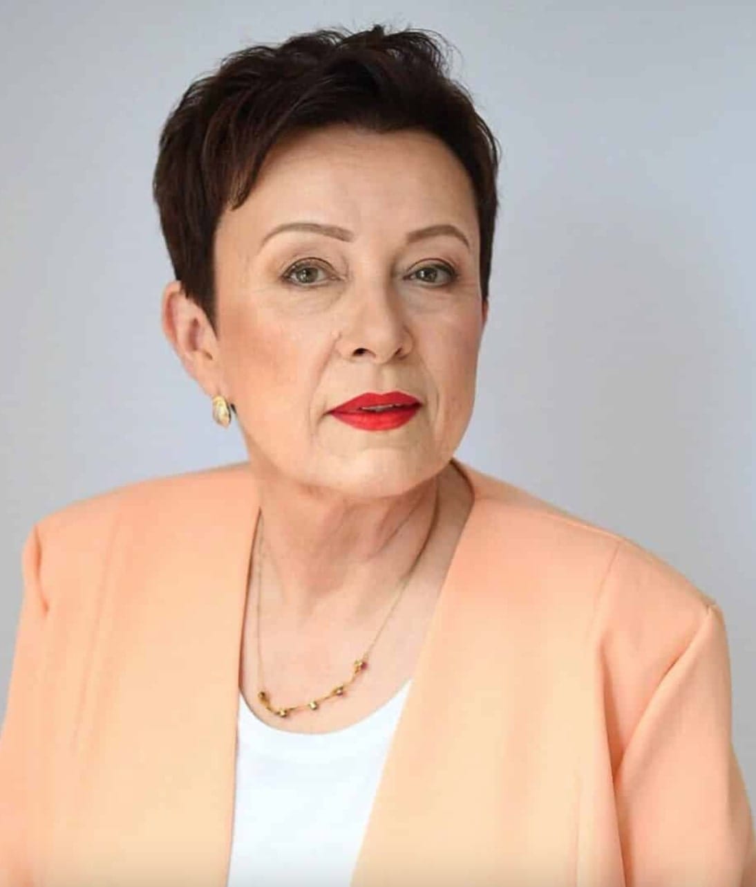 short haircuts for older women